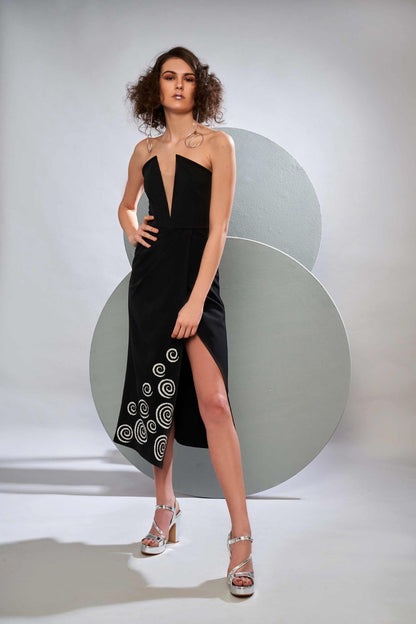 Strapless Dress With Boning And Embroidery And Long Slit